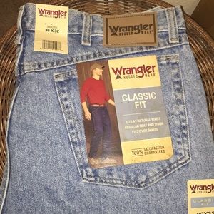 Men’s Wrangler Rugged Wear Classic Fit Jeans